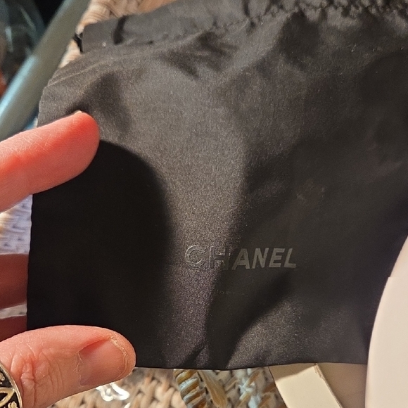 CHANEL White and Silver Necklace - Picture 3 of 6